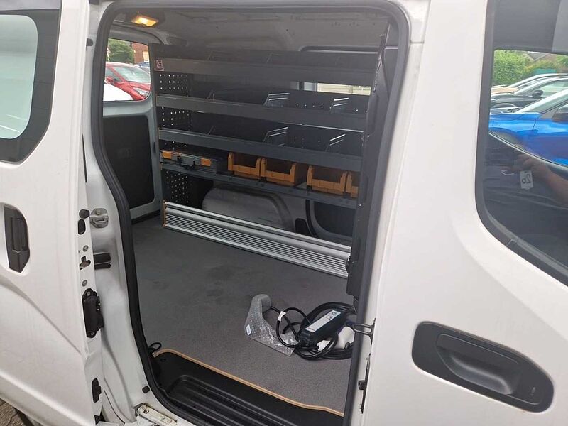 Nissan NV200 e-Kasten Comfort-Optionspaket 5T Optionen: Verglasungspaket Gittertrennwand